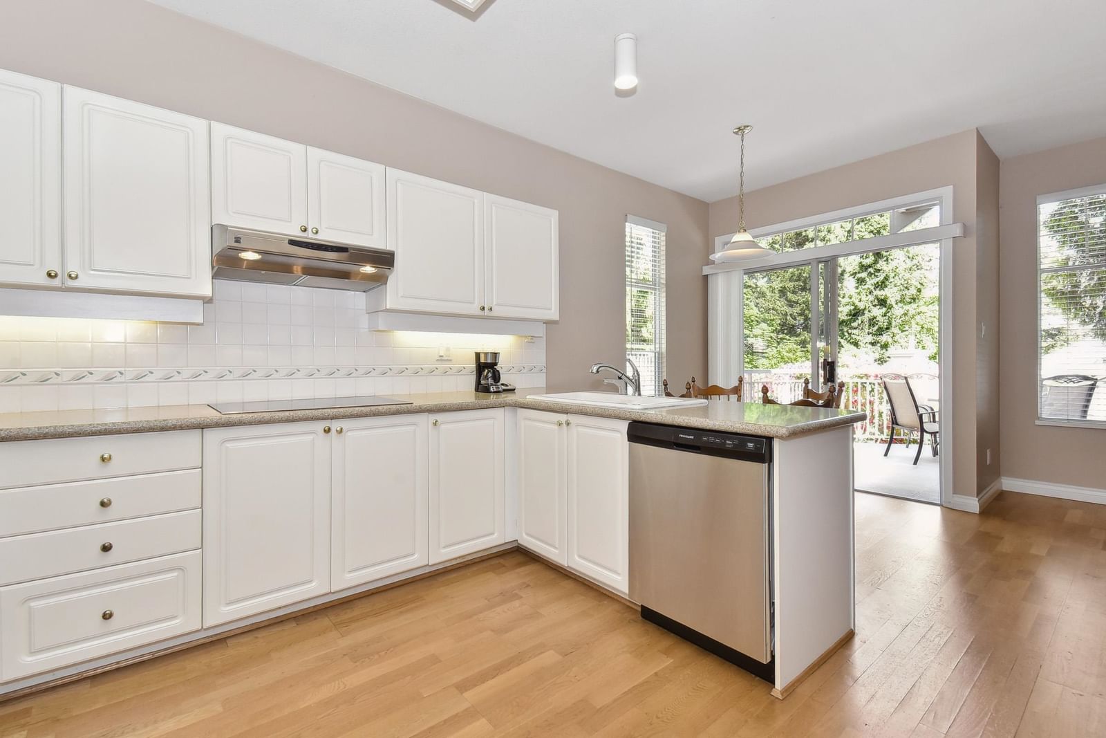 Listing Image 9
