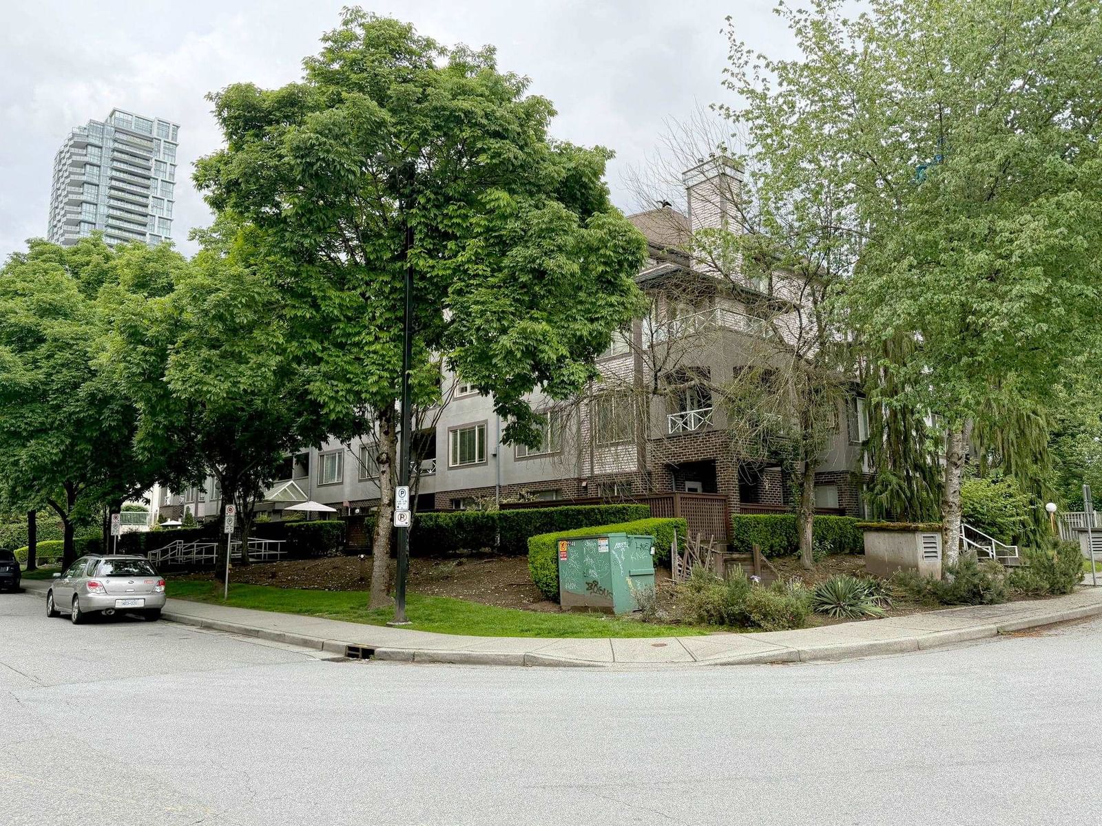 Listing Image 4