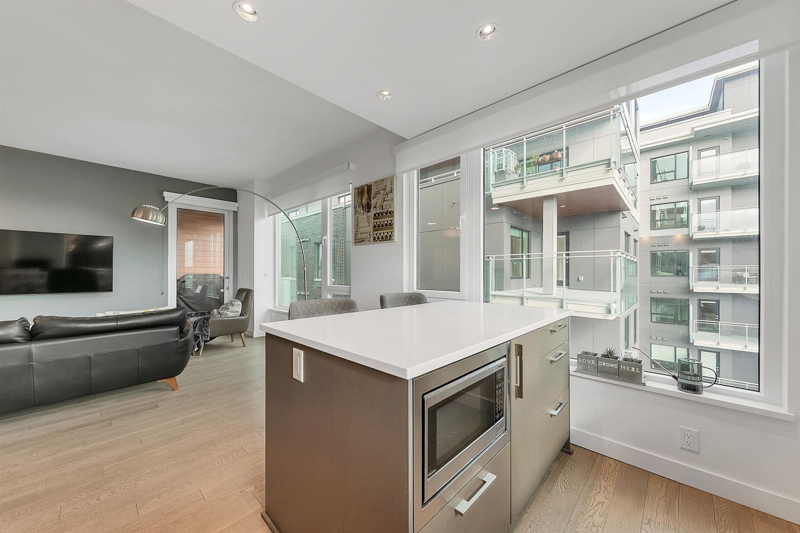 Listing Image 12