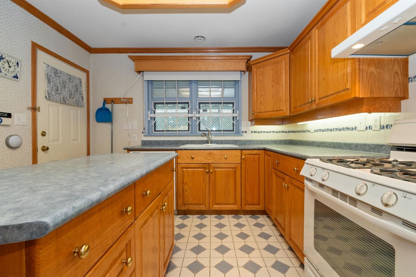 Listing Image 14
