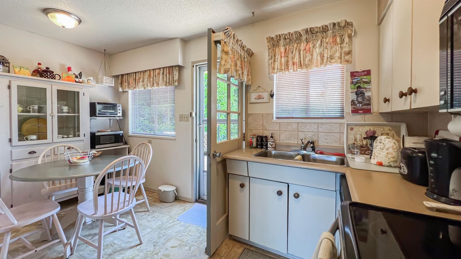 Listing Image 12