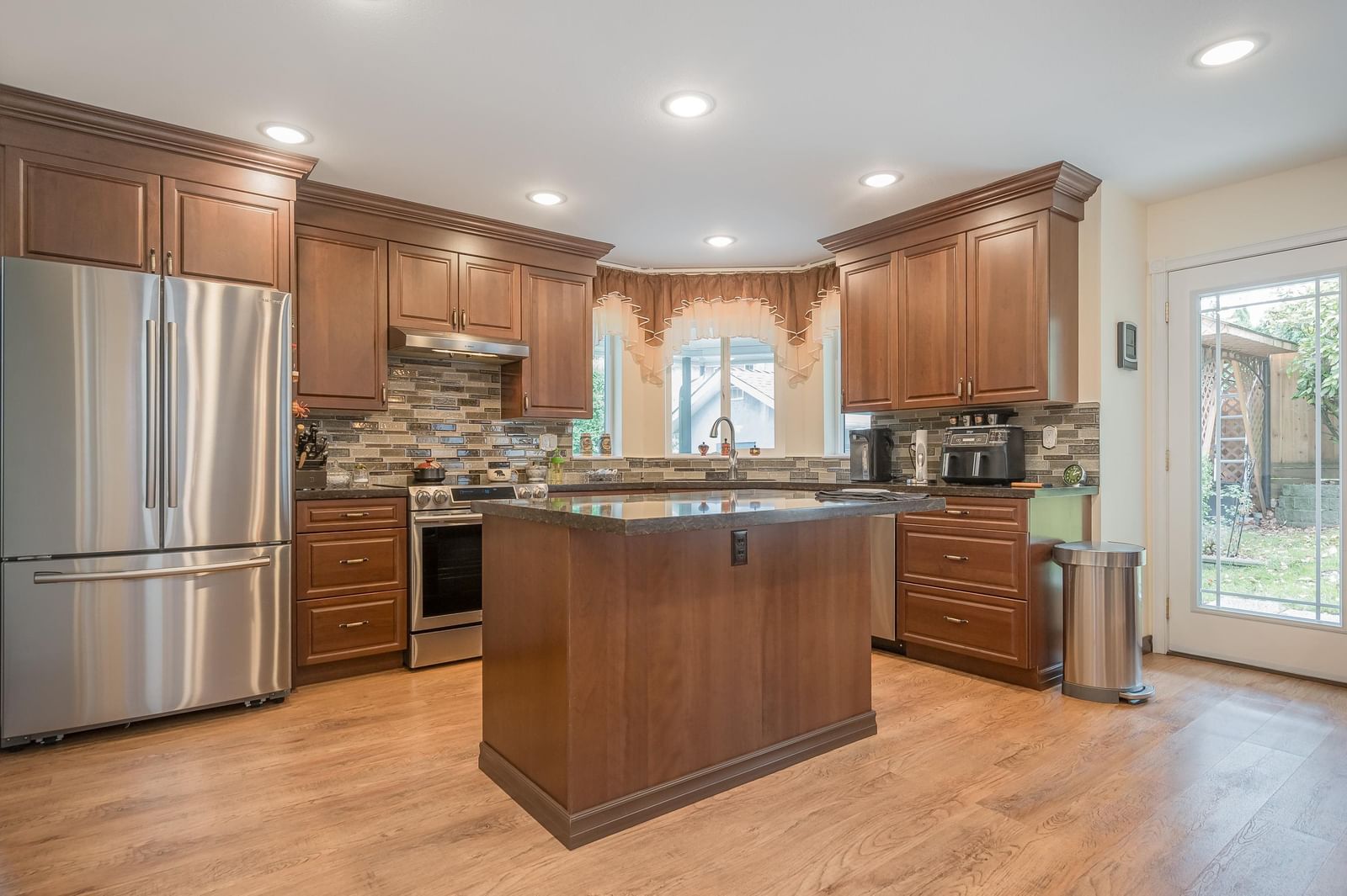 Listing Image 10