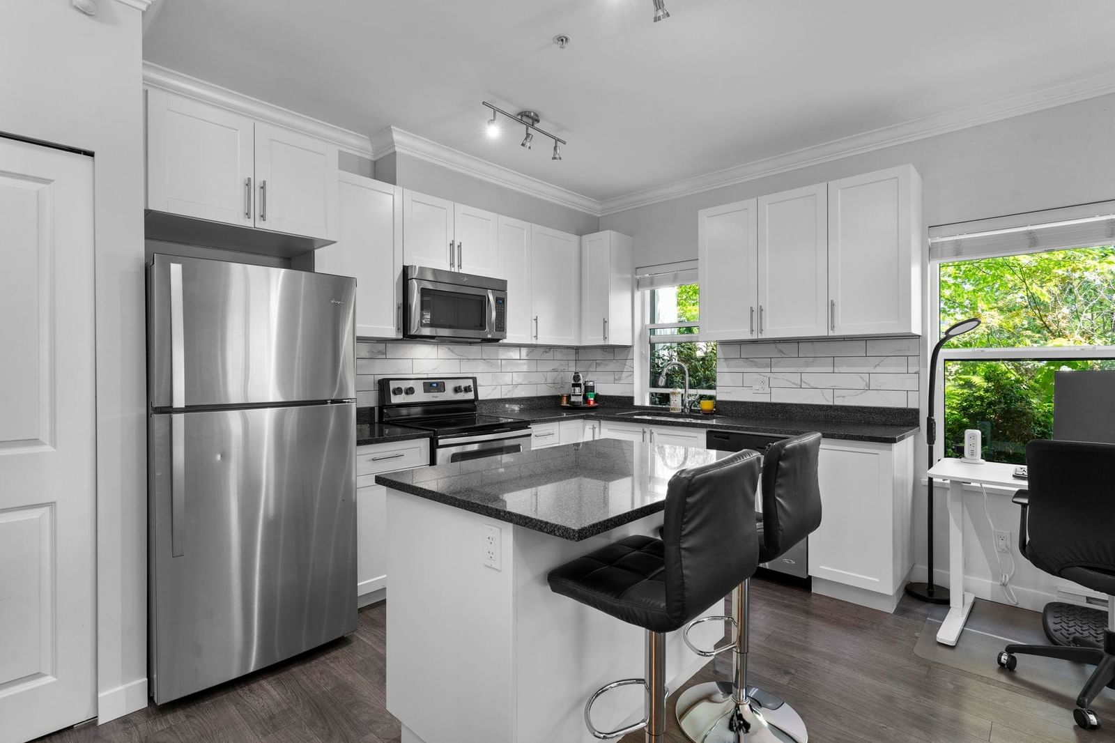 Listing Image 3