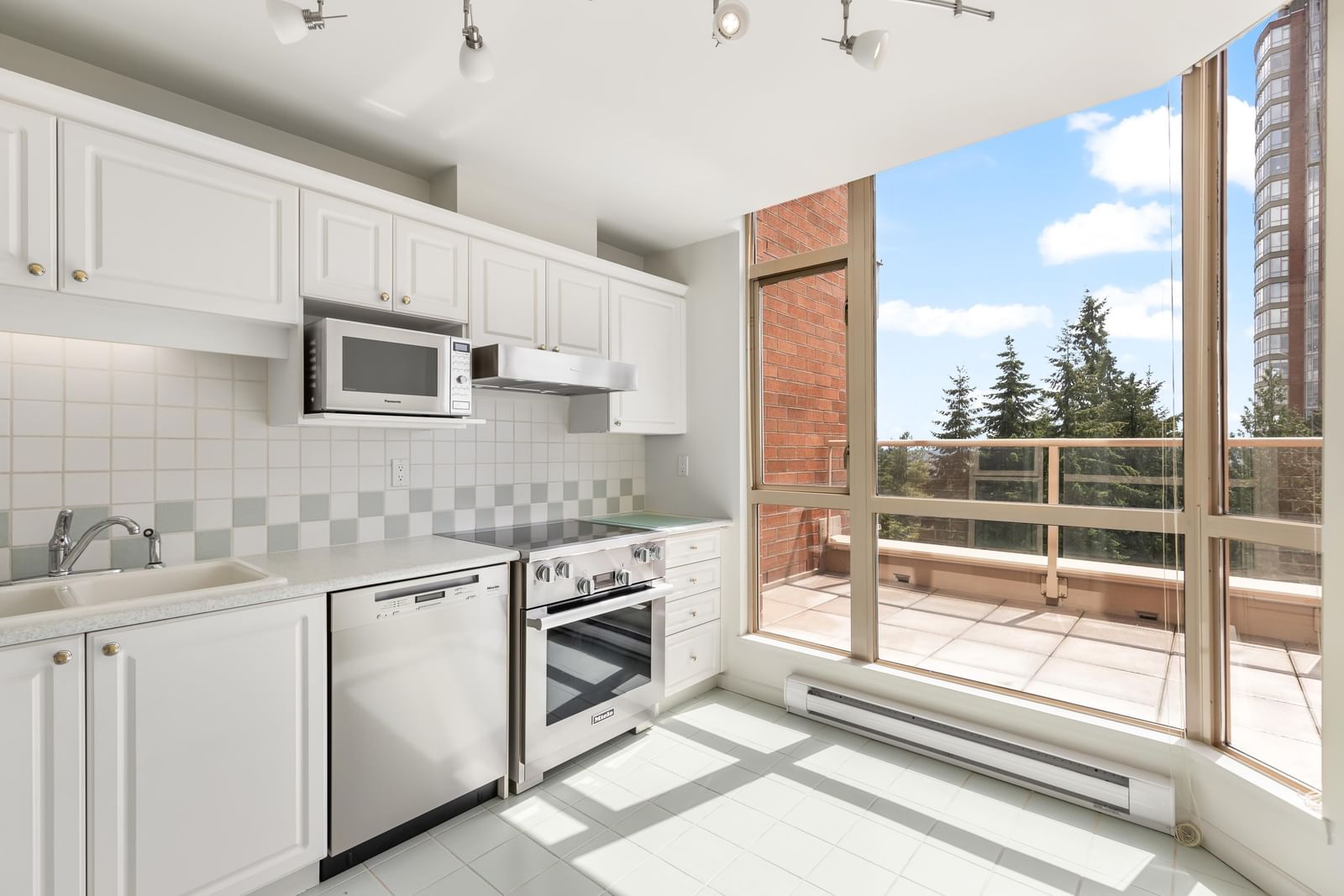 Listing Image 7