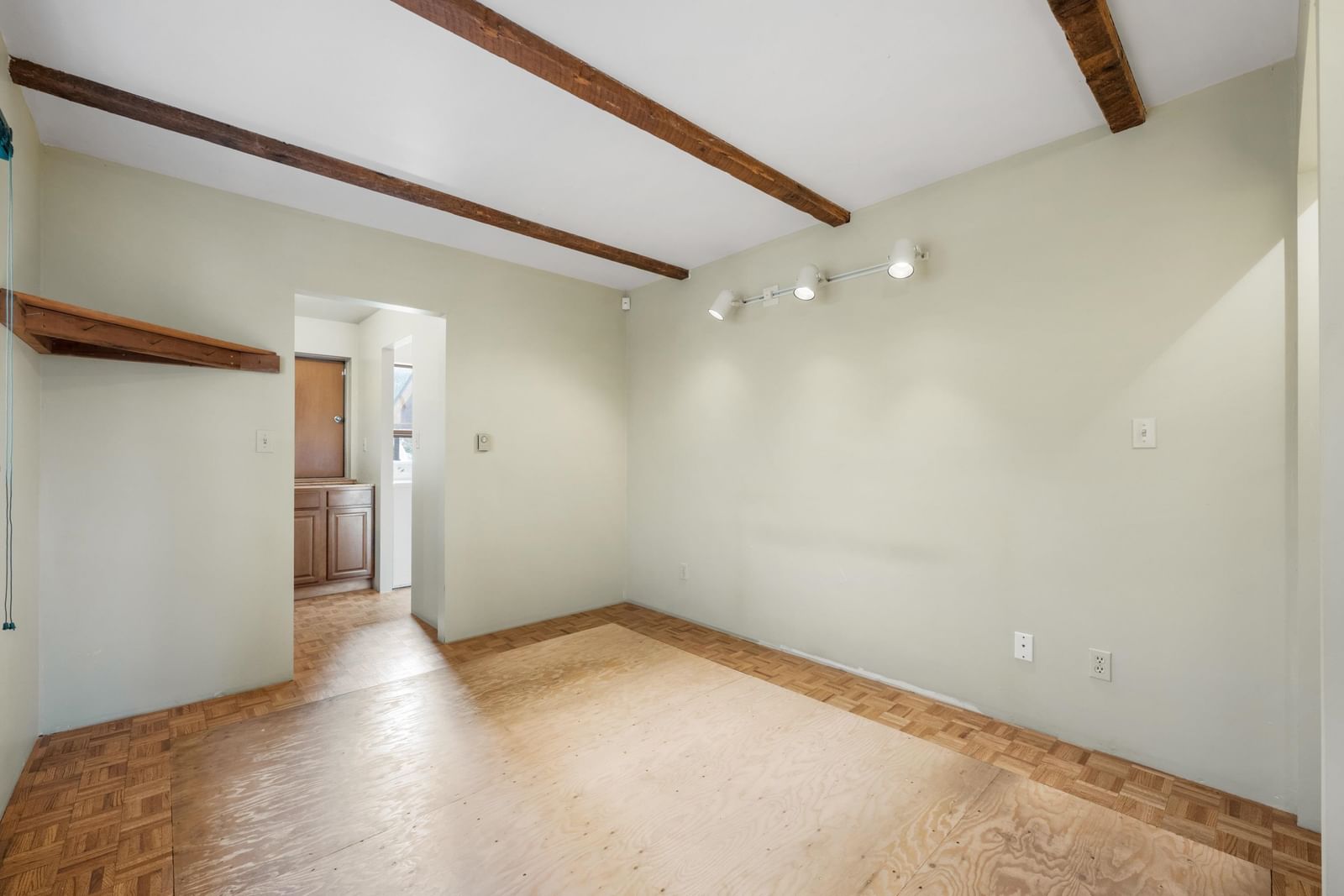 Listing Image 28