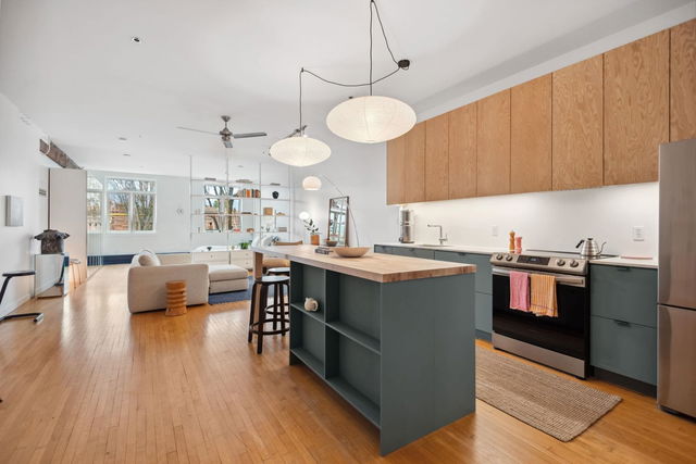 209 - 2556 Hastings Street