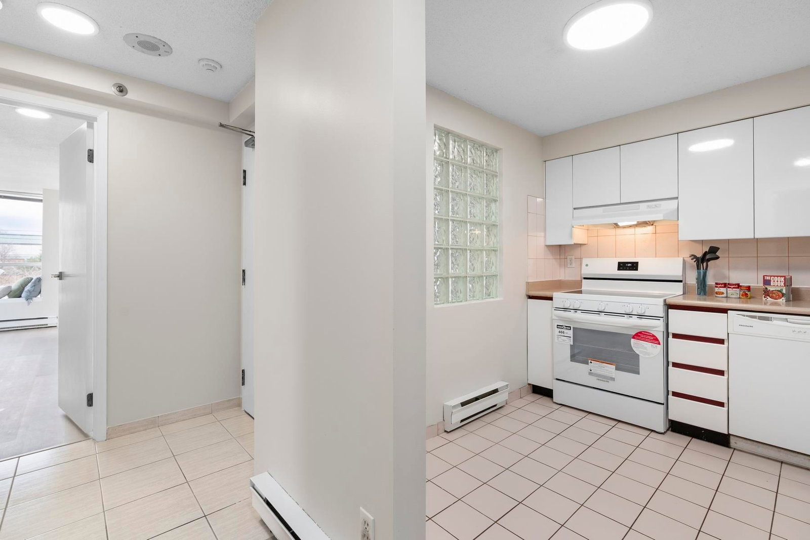 Listing Image 3