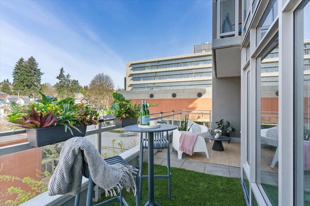 302 - 200 Nelson's Crescent