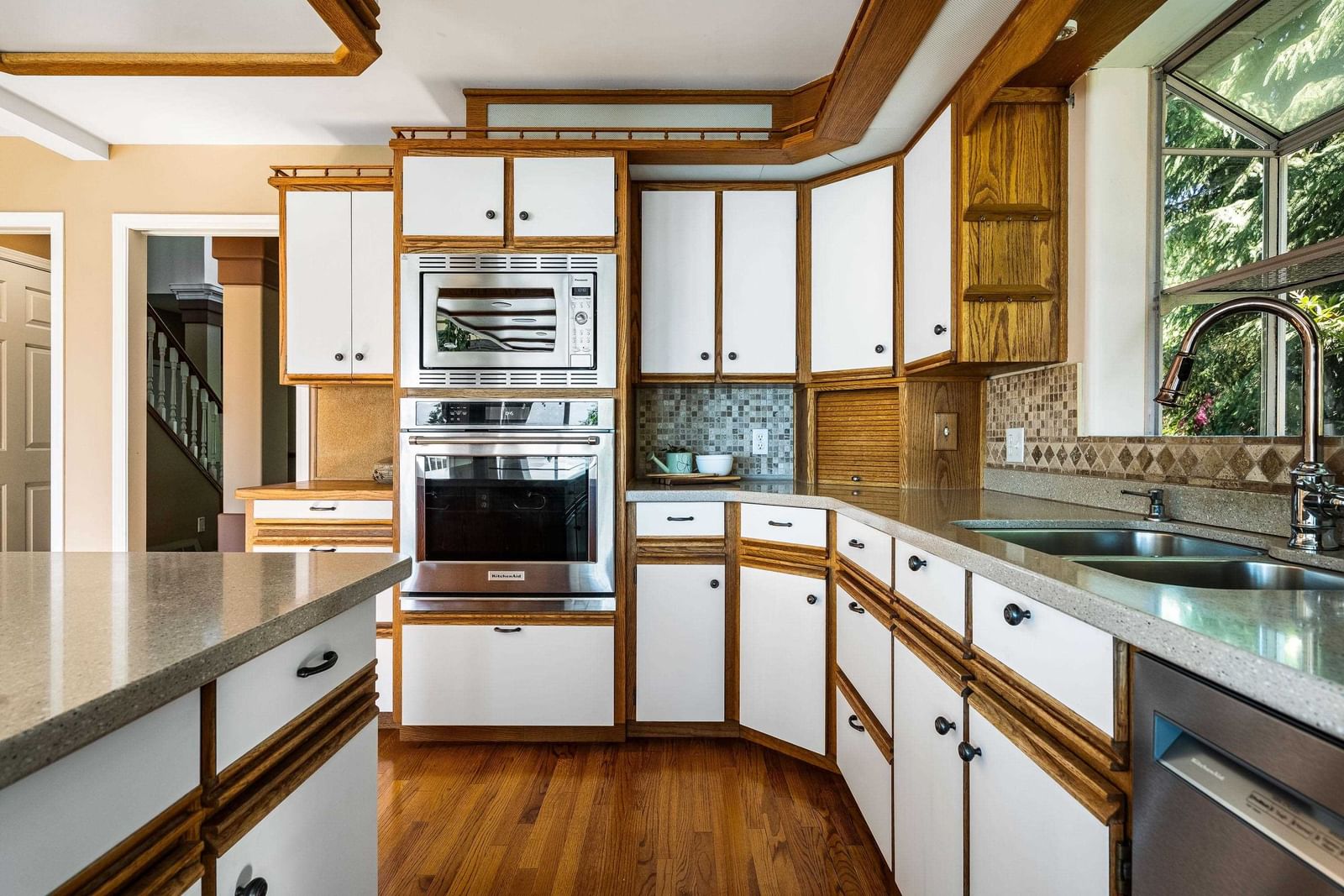 Listing Image 10