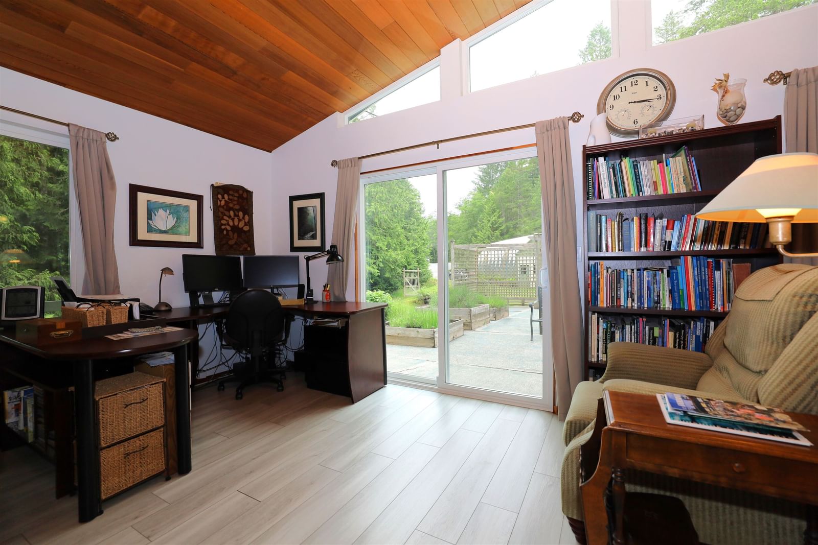 Listing Image 4