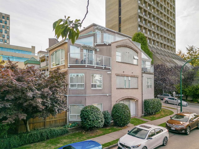 208 - 788 8th Avenue