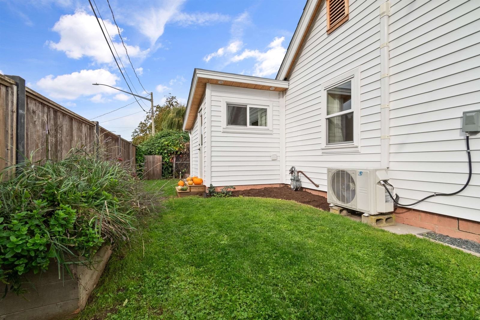 Listing Image 28
