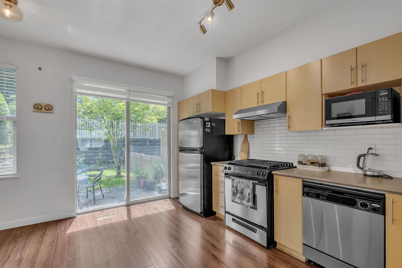 Listing Image 10