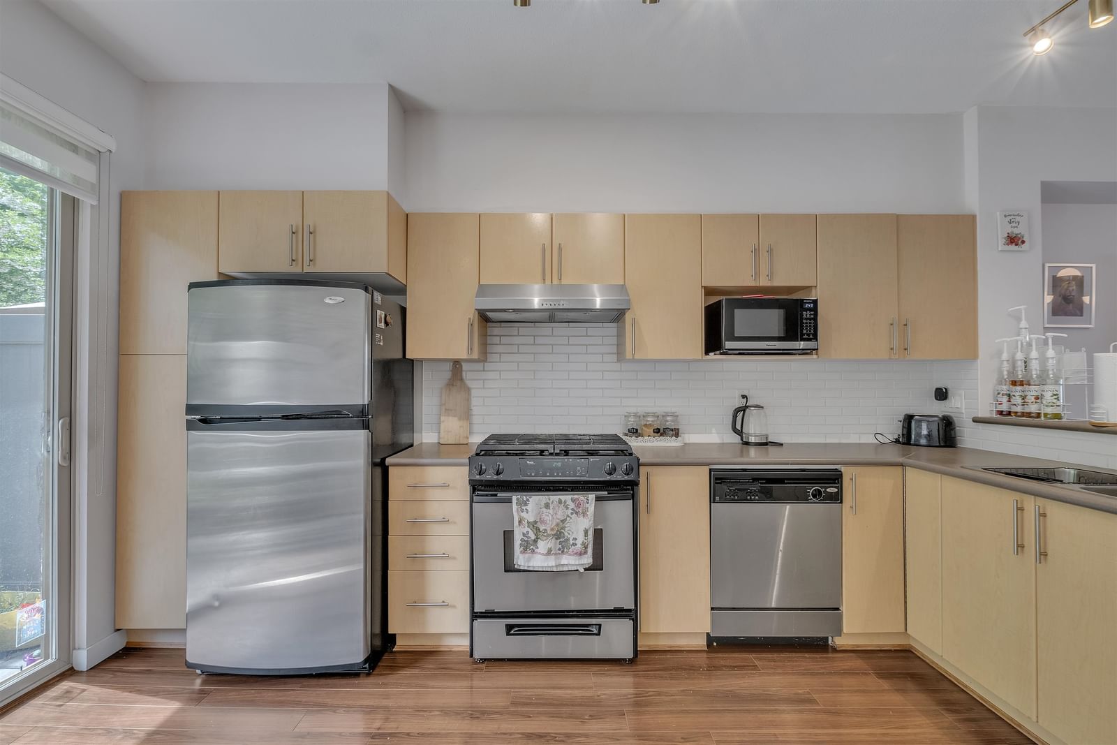 Listing Image 9