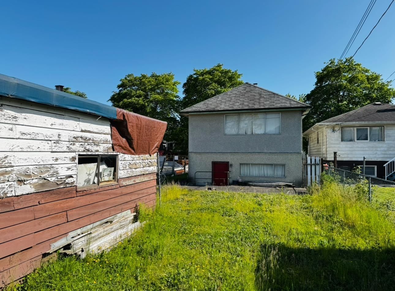Listing Image 4