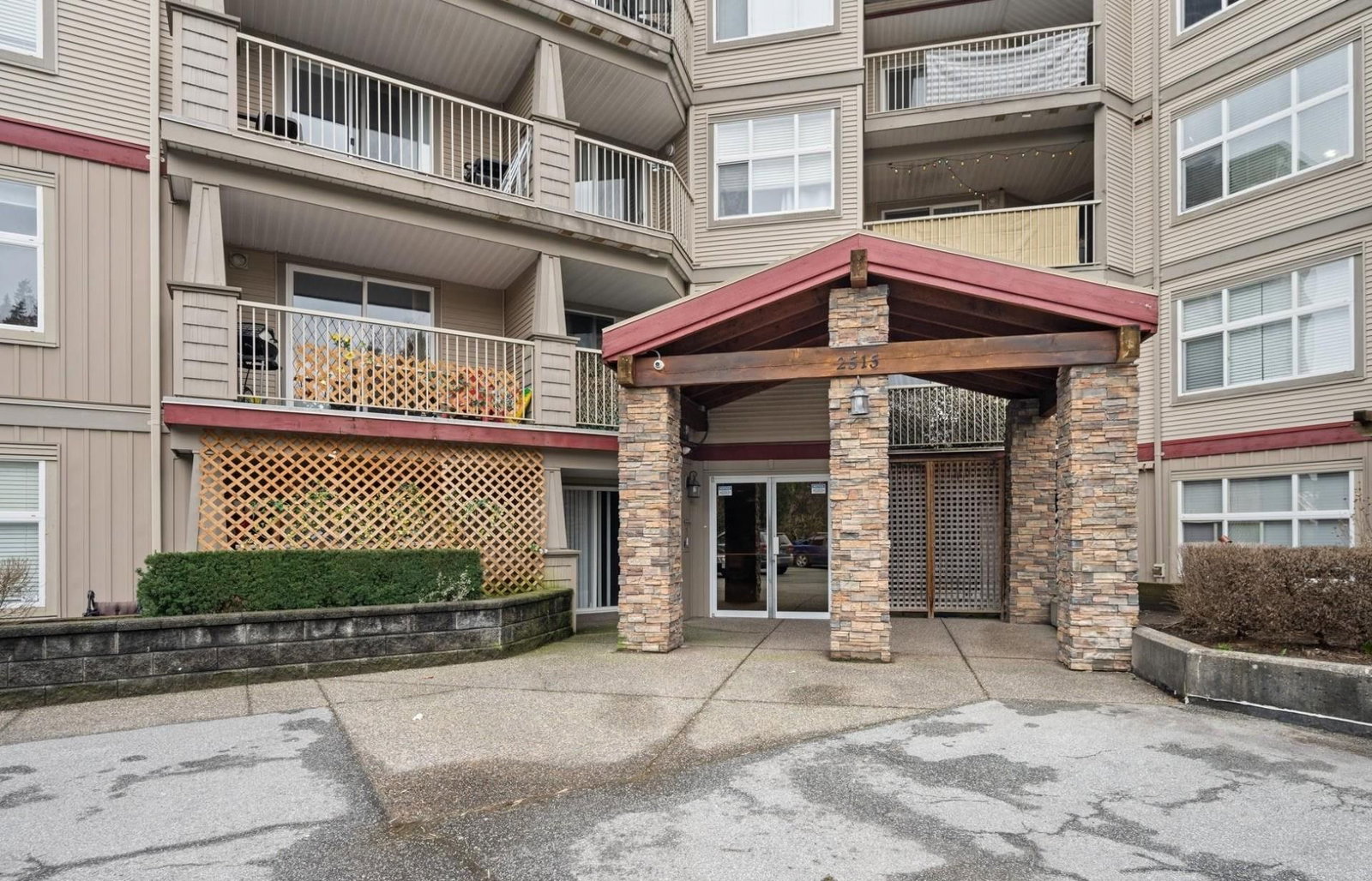 Listing Image 4