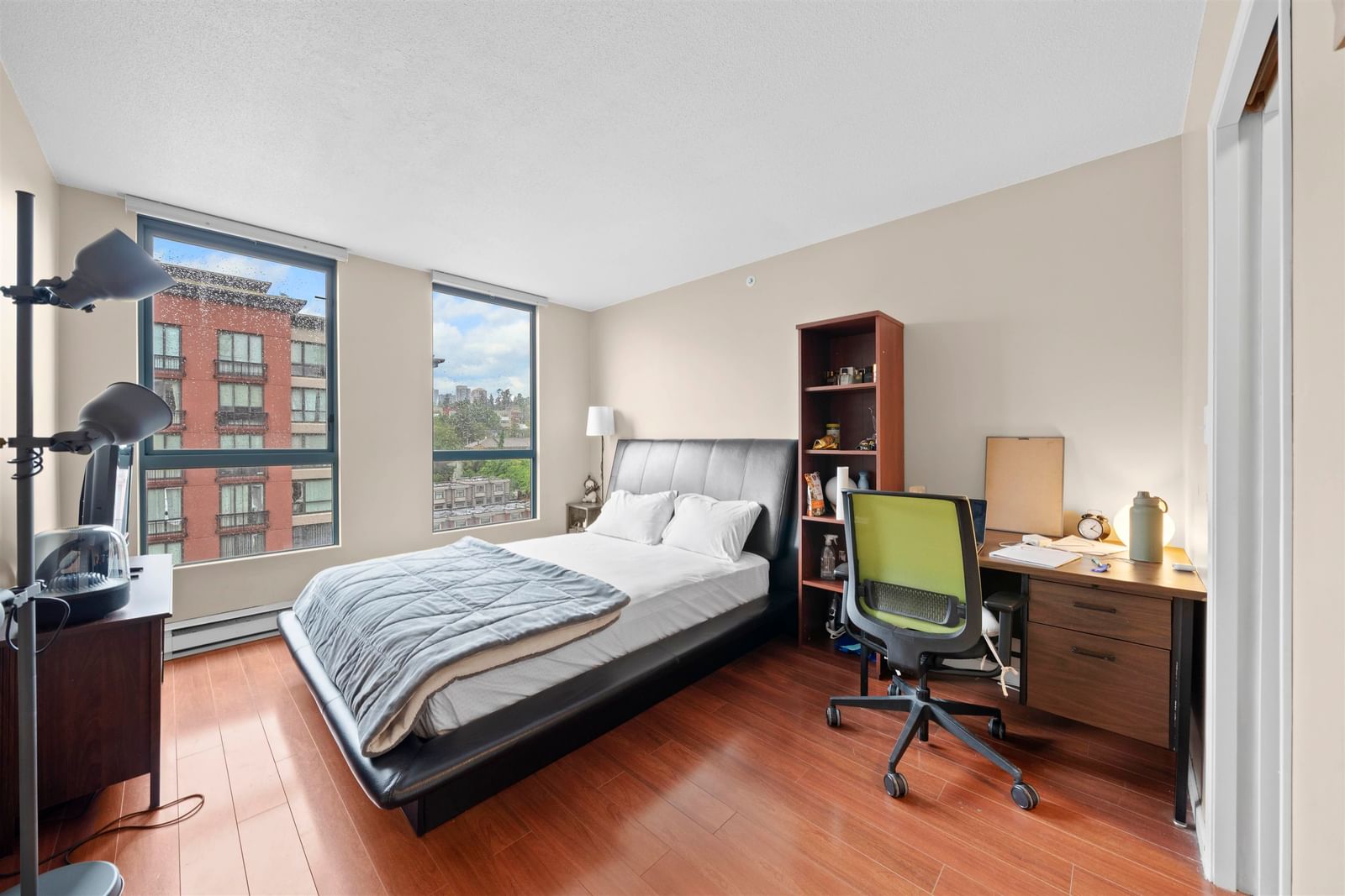 Listing Image 12