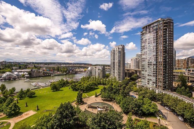 1705 - 455 Beach Crescent
