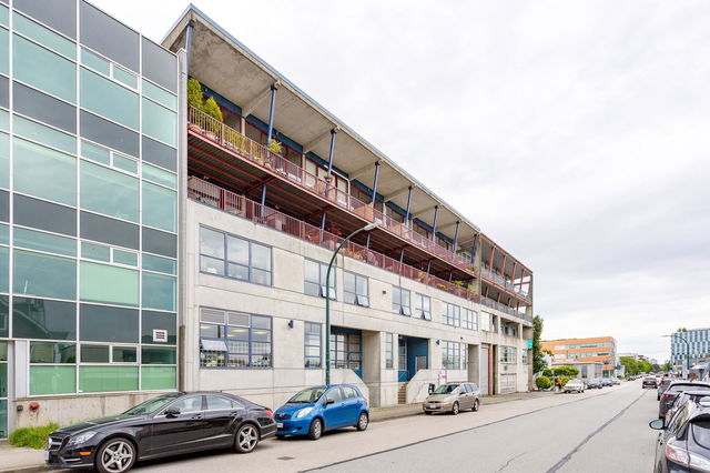 303 - 128 6th Avenue