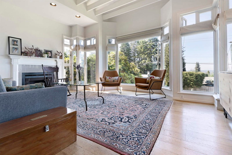 670 Montroyal Boulevard, North Vancouver, V7R 2G3 | Image 3