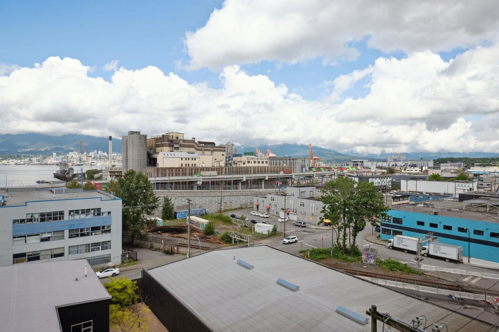 Listing Image 10