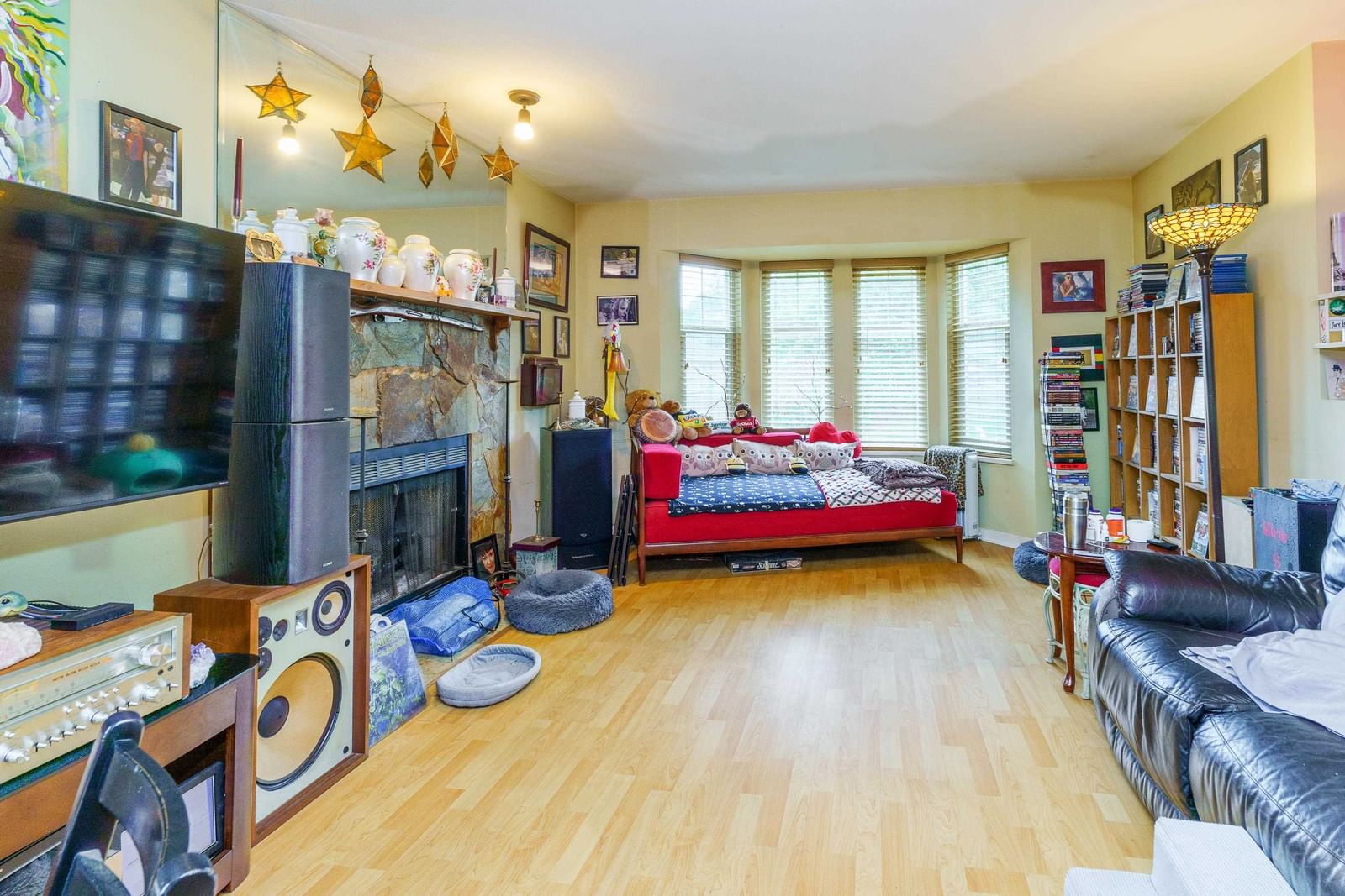 Listing Image 3