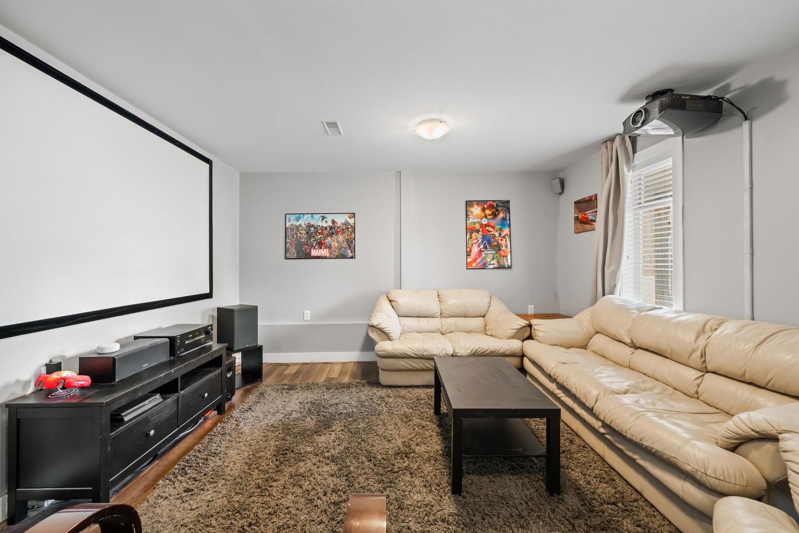 Listing Image 19