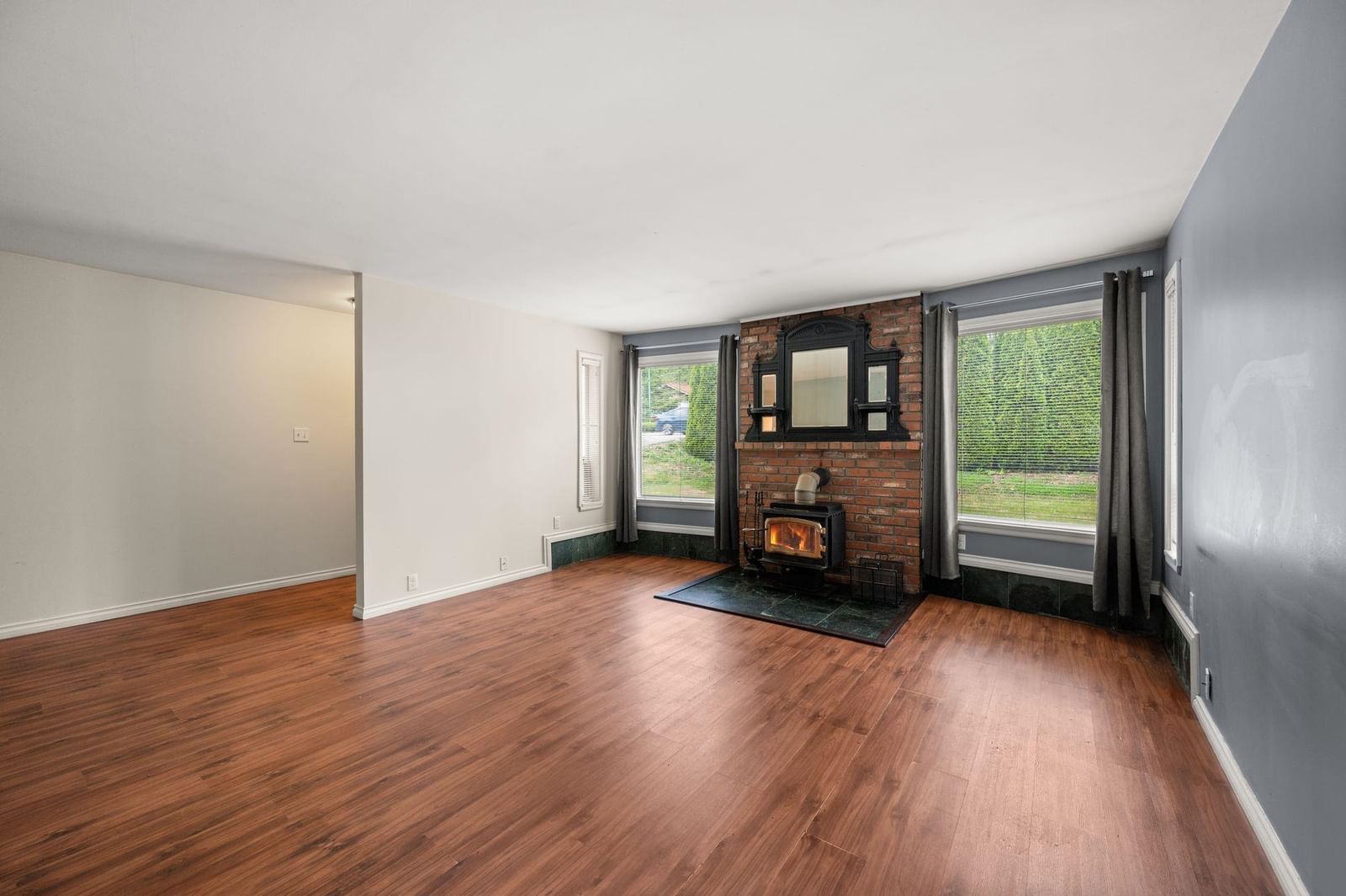 Listing Image 8