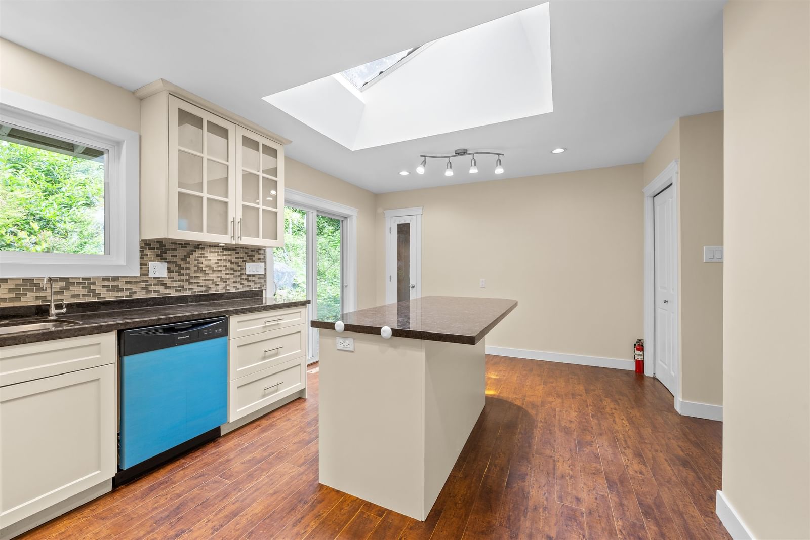 Listing Image 13