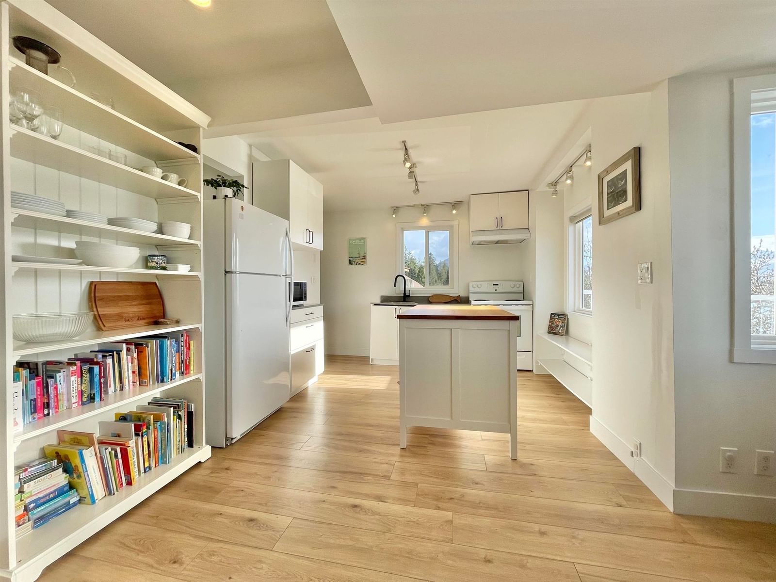 Listing Image 9