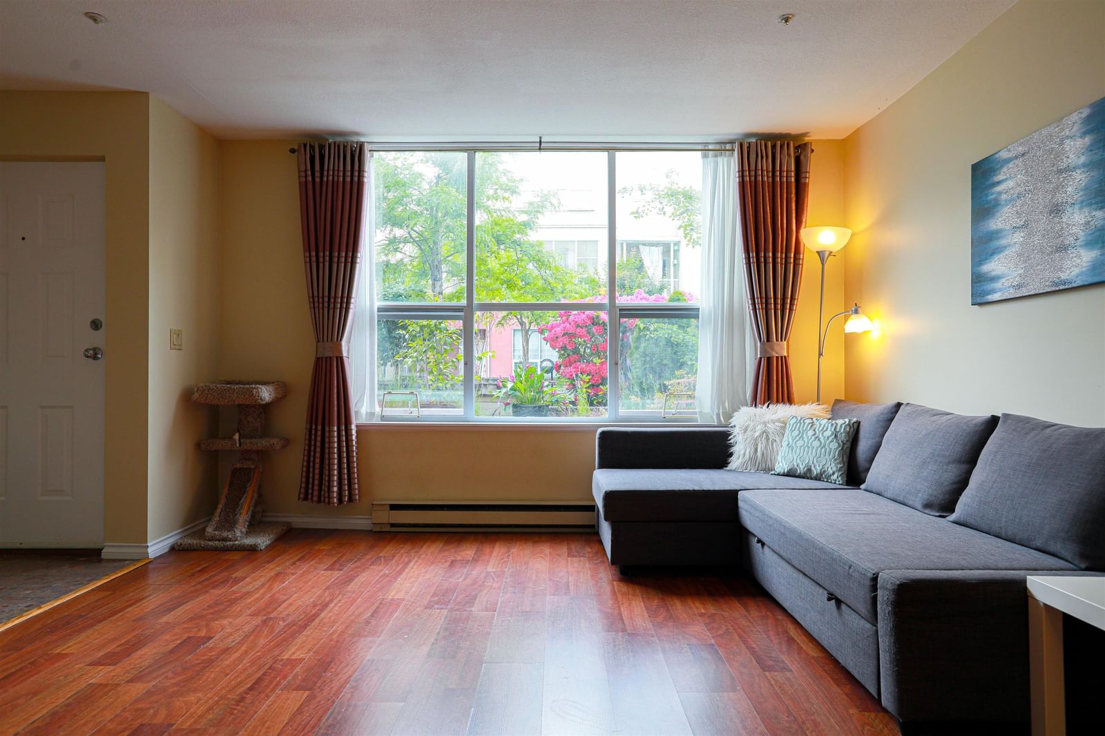 Listing Image 11