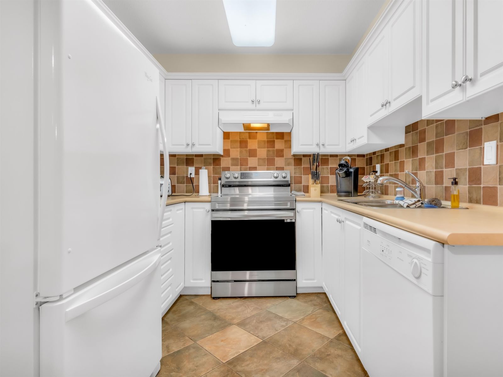 Listing Image 11