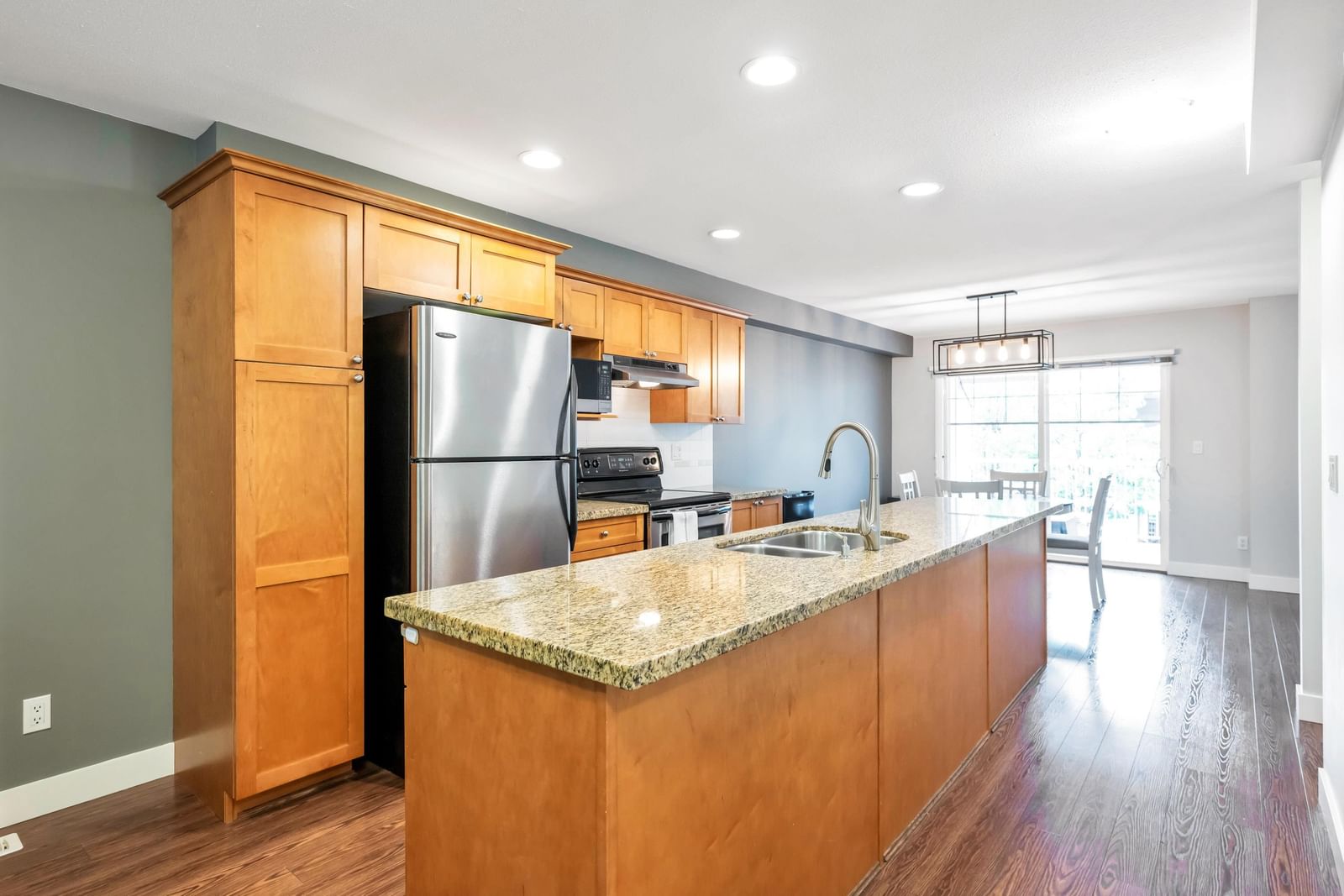 Listing Image 12