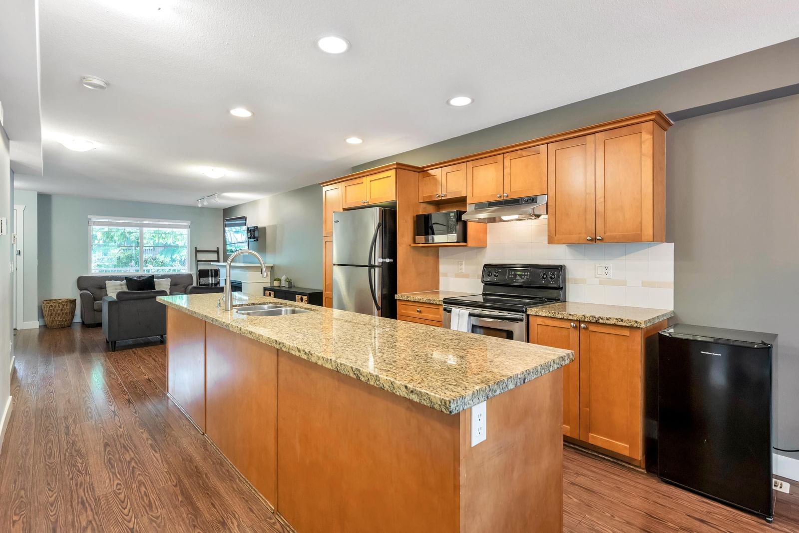 Listing Image 13