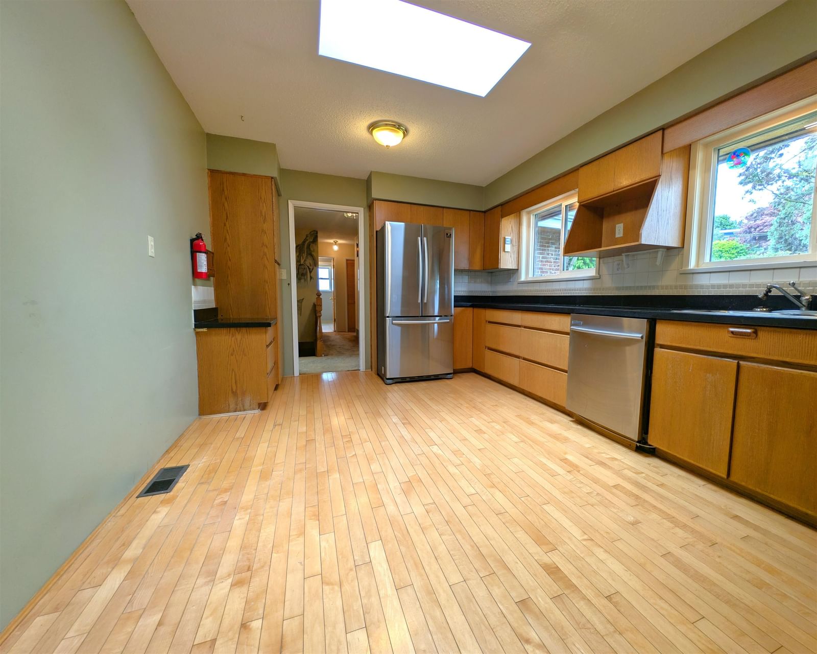 Listing Image 10