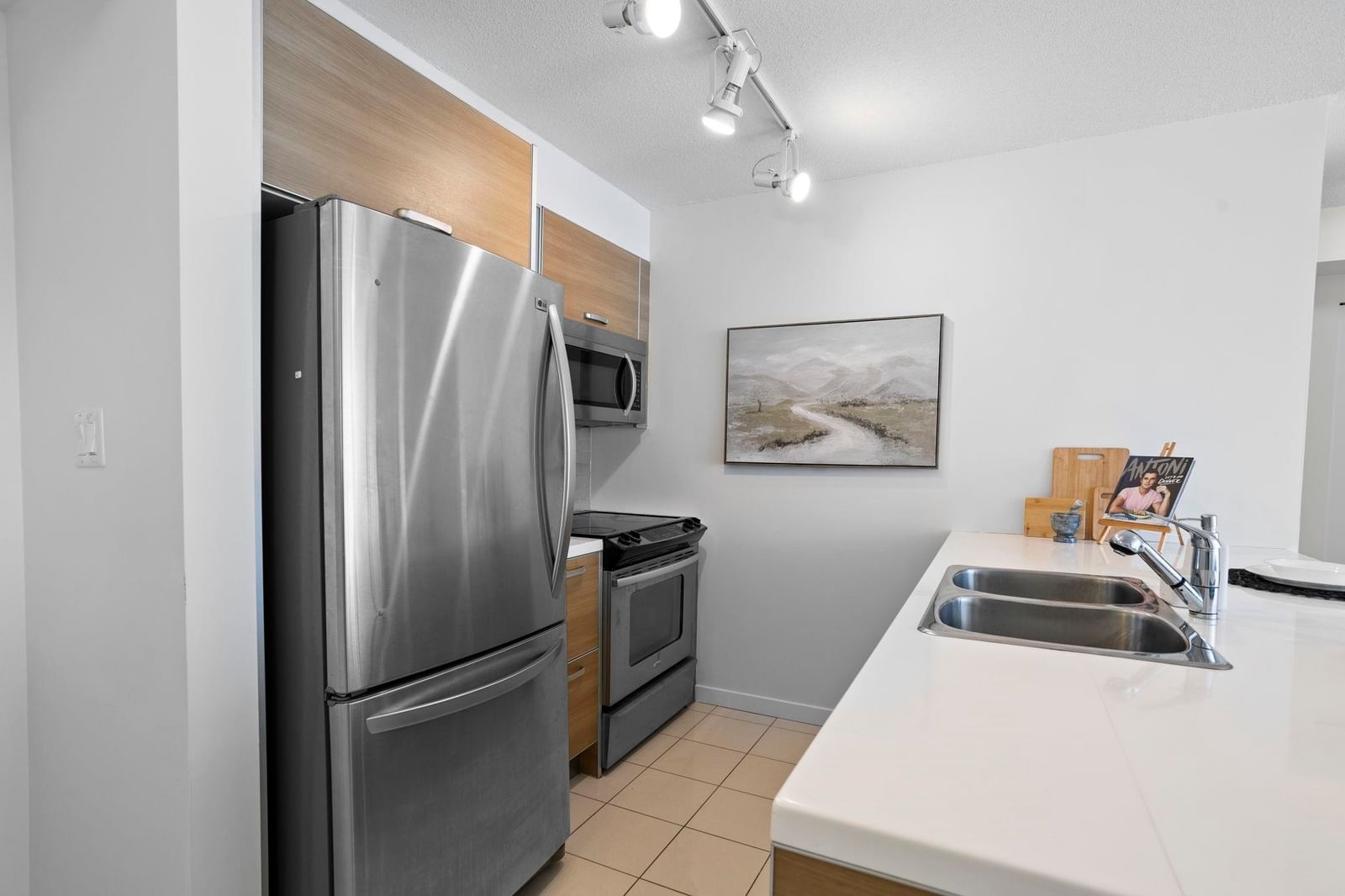 Listing Image 16