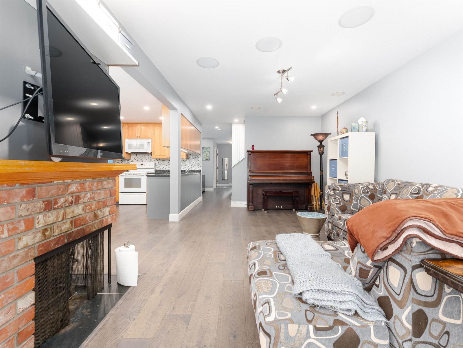 Listing Image 10
