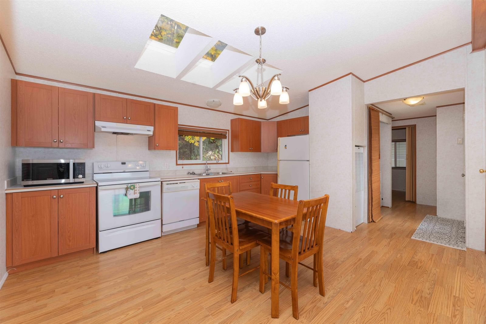 Listing Image 14