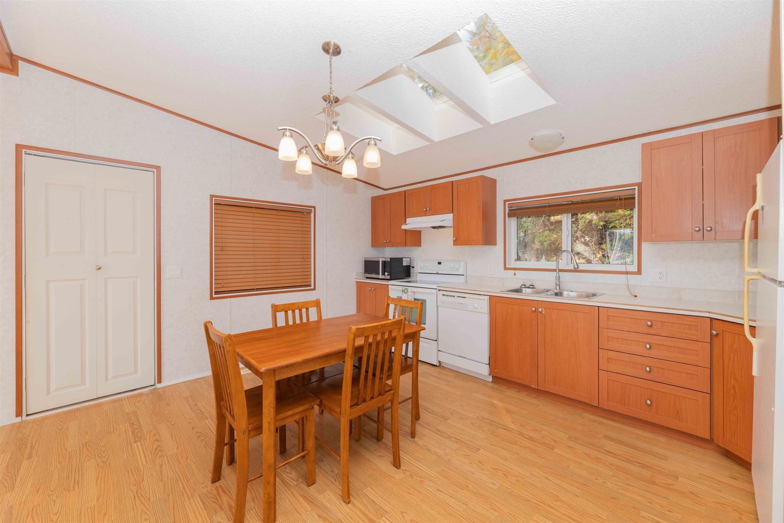 Listing Image 17