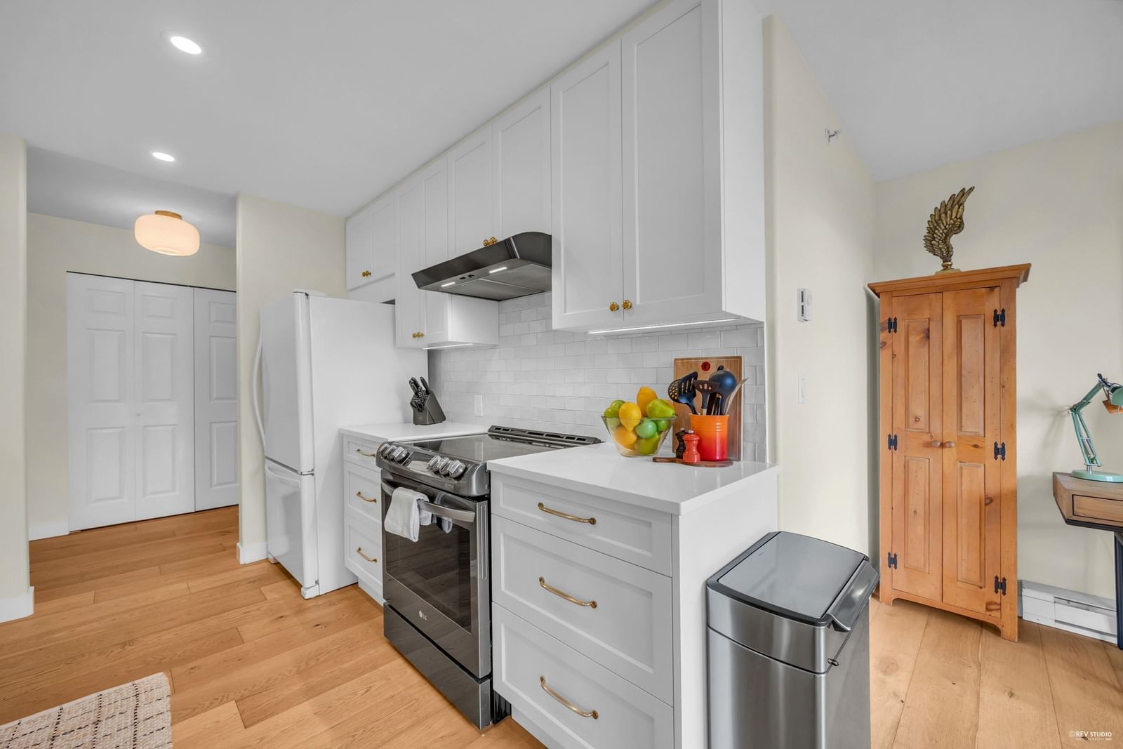 Listing Image 5