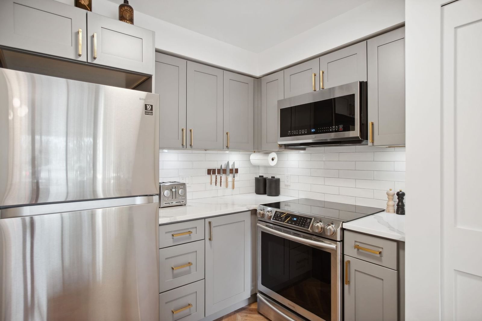 Listing Image 11