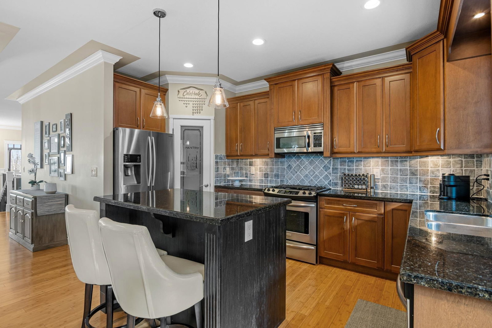 Listing Image 19