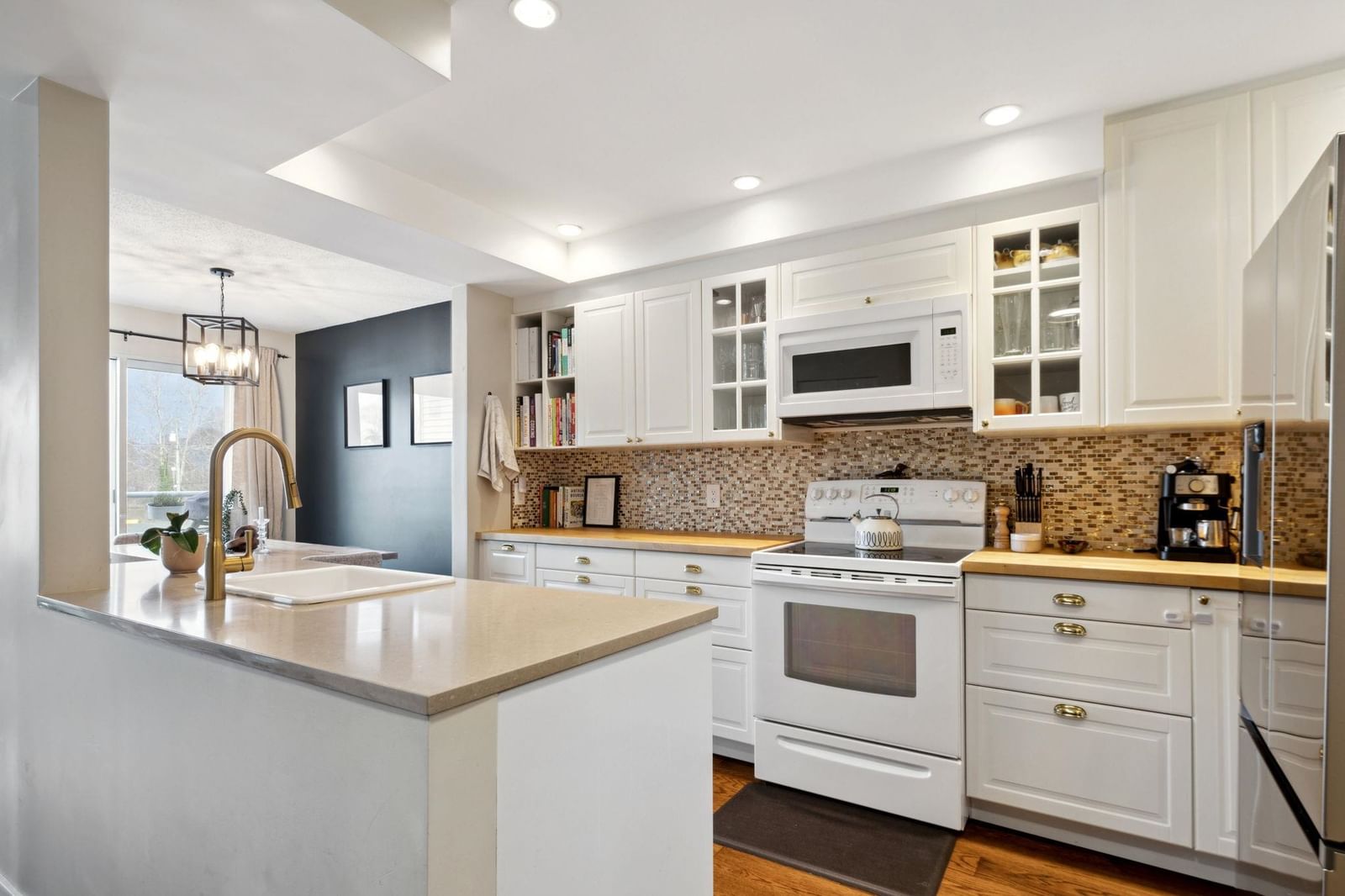 Listing Image 10