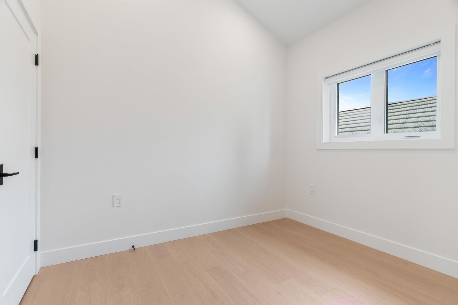 Listing Image 28