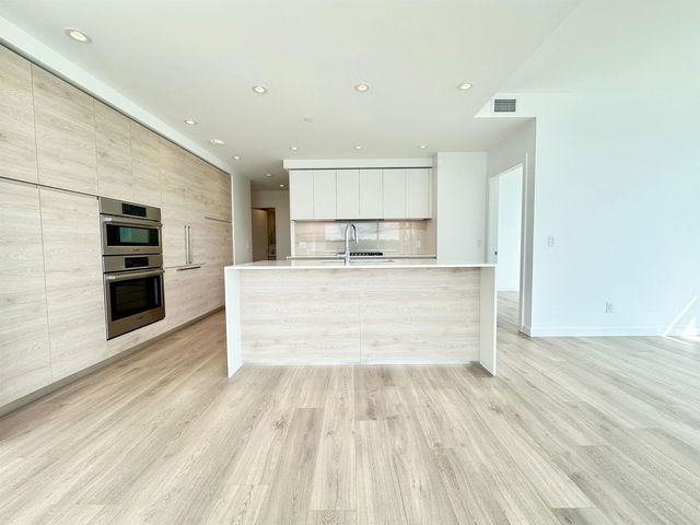660 Quayside Drive