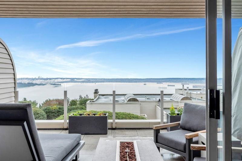 2274 Folkestone Way #107, West Vancouver, British Columbia
