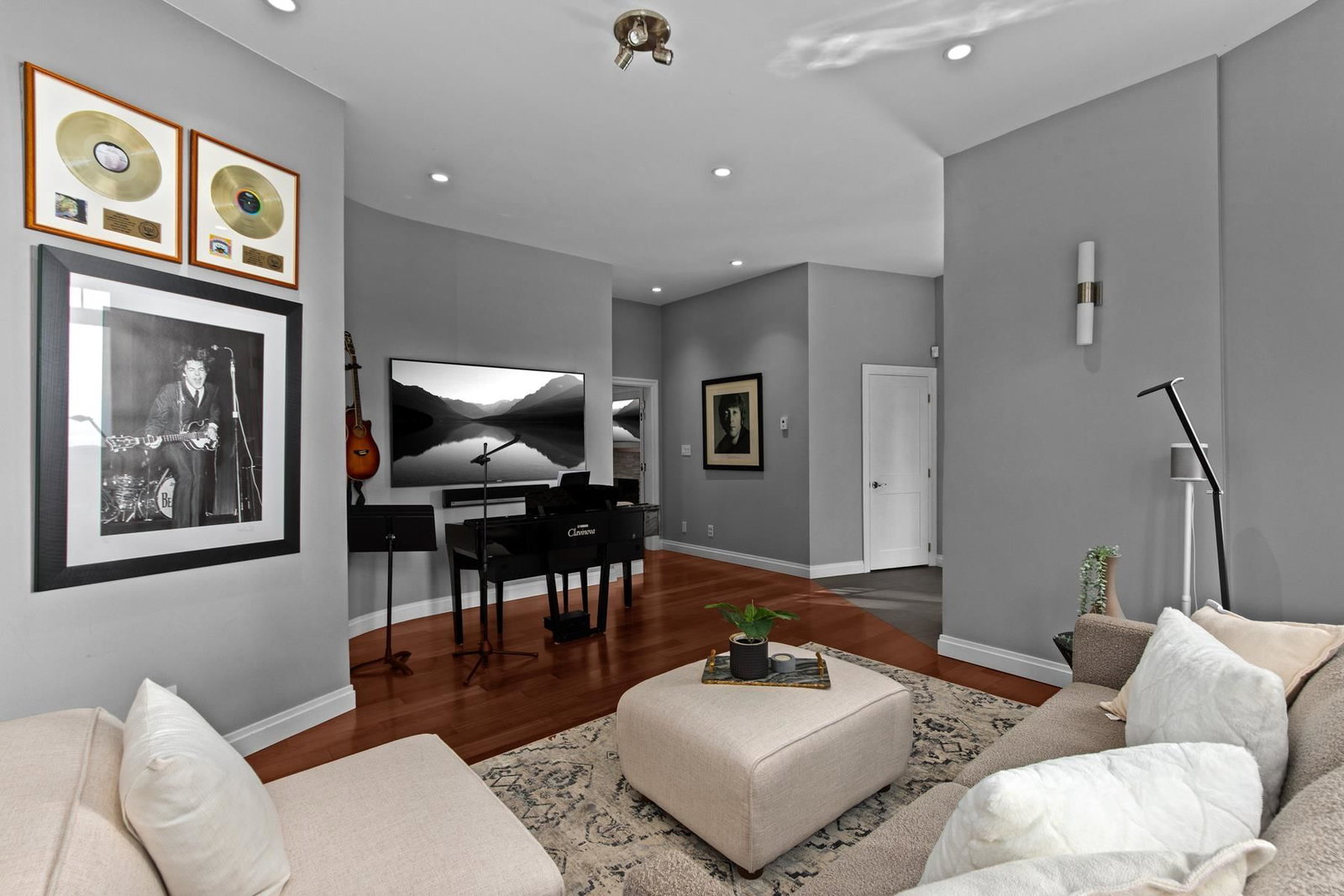 Listing Image 12