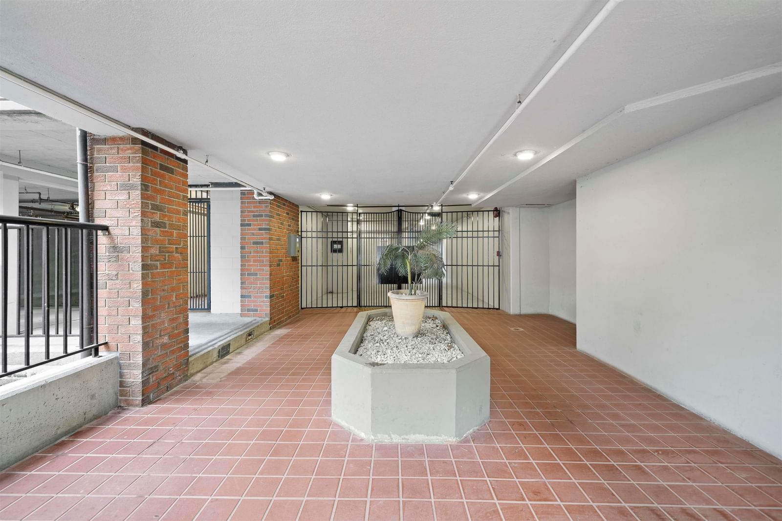 Listing Image 28