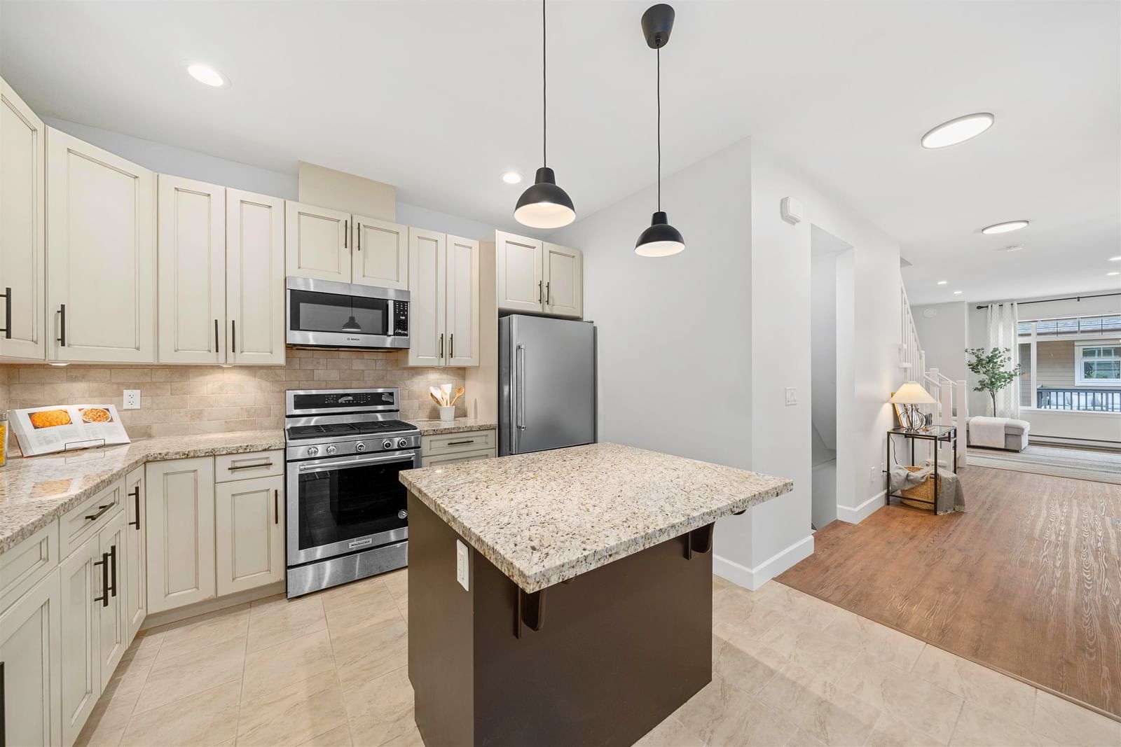 Listing Image 10