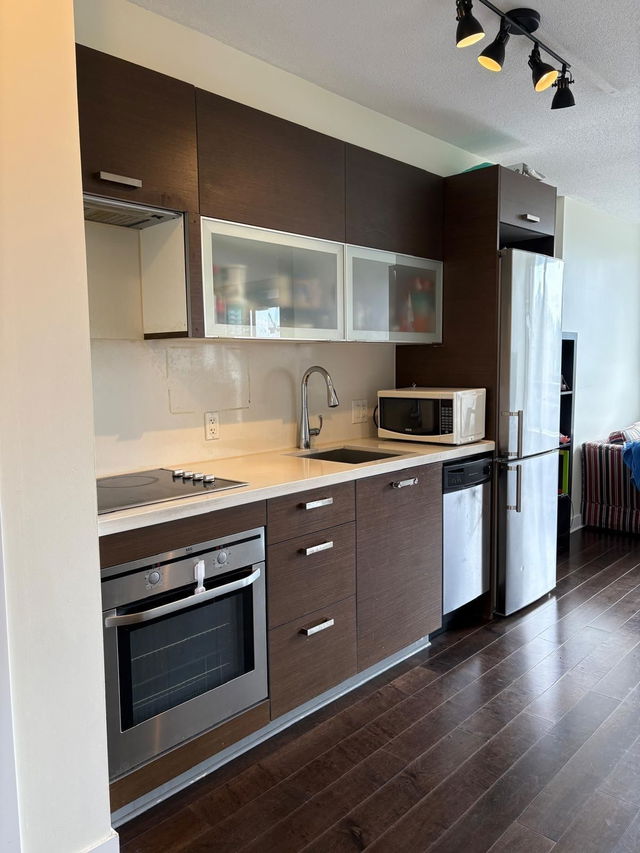412 - 10777 University Drive
